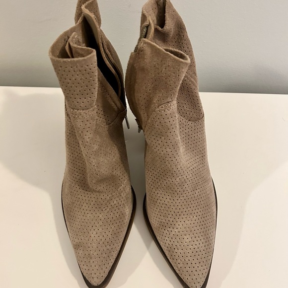 Vince Camuto perforated Cava booties - Picture 2 of 5